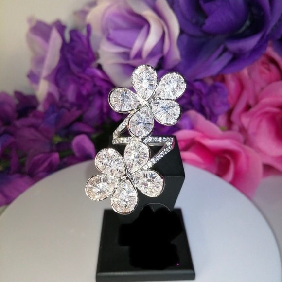 Stunning 925 Silver Flower Ring - Picture 3 of 8